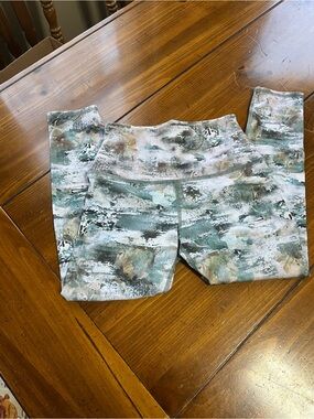EVCR Evolution & Creation The Mia Leggings Size Medium Green Abstract Tie Dye